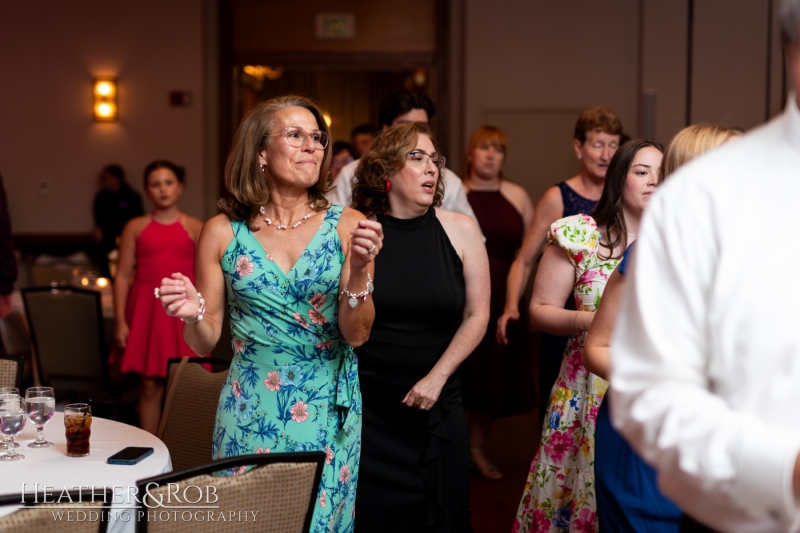 Kerry-Phillip-Wedding-Sneak-Peek-Turf-Valley-179