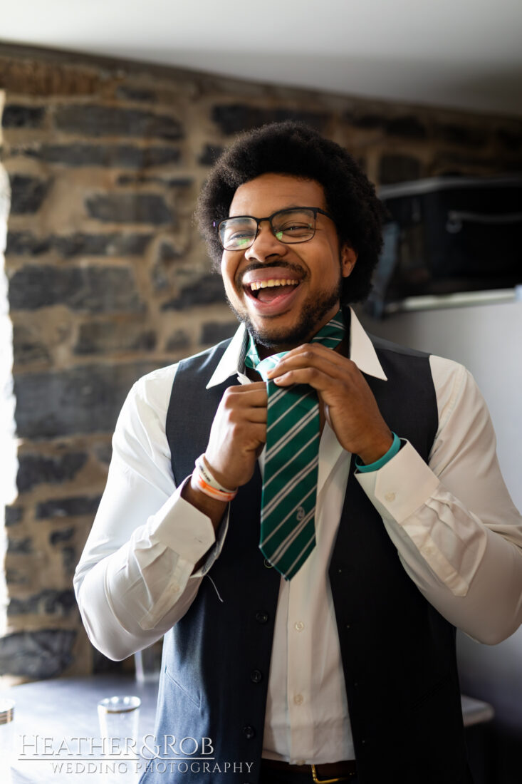 Hilarious Groomsmen Moment